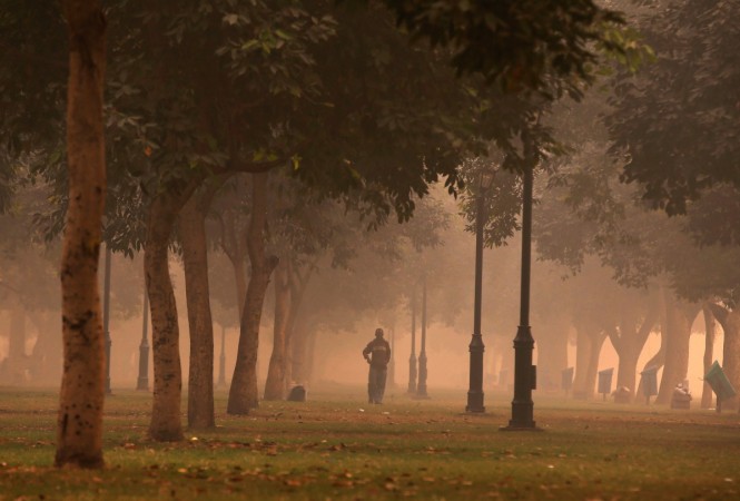 Air Pollution & Exercise: Quick Tips as Delhi Reels under the Menace 